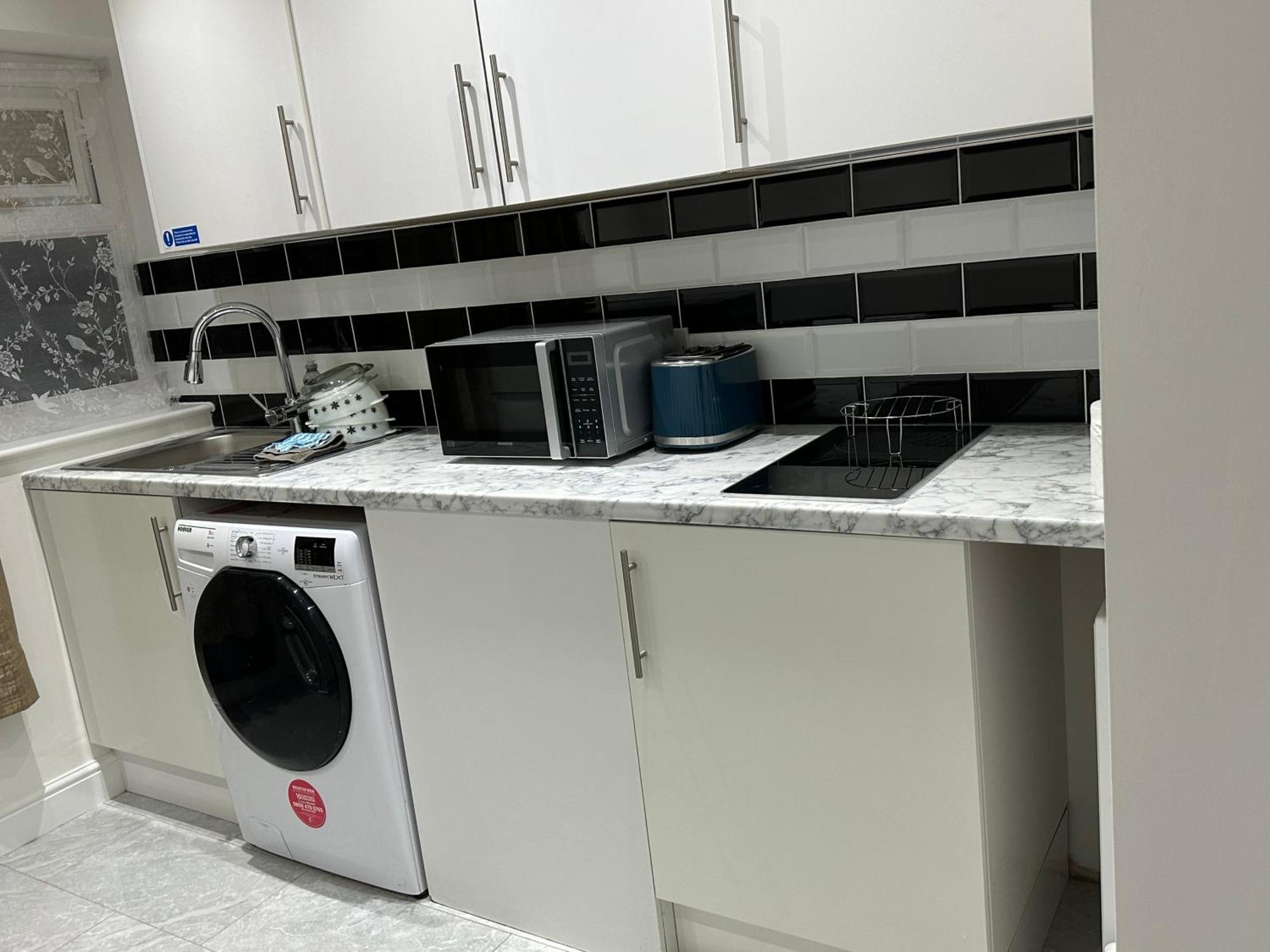 4Th Studio Flat With Private Own Bathroom A London Luxury Family Home Setup And Furnished With Double Bed Plus A Double Futon-Sofa Bed A Single Futon Bed A Baby Cot And Garden And Free Parking Ngoại thất bức ảnh