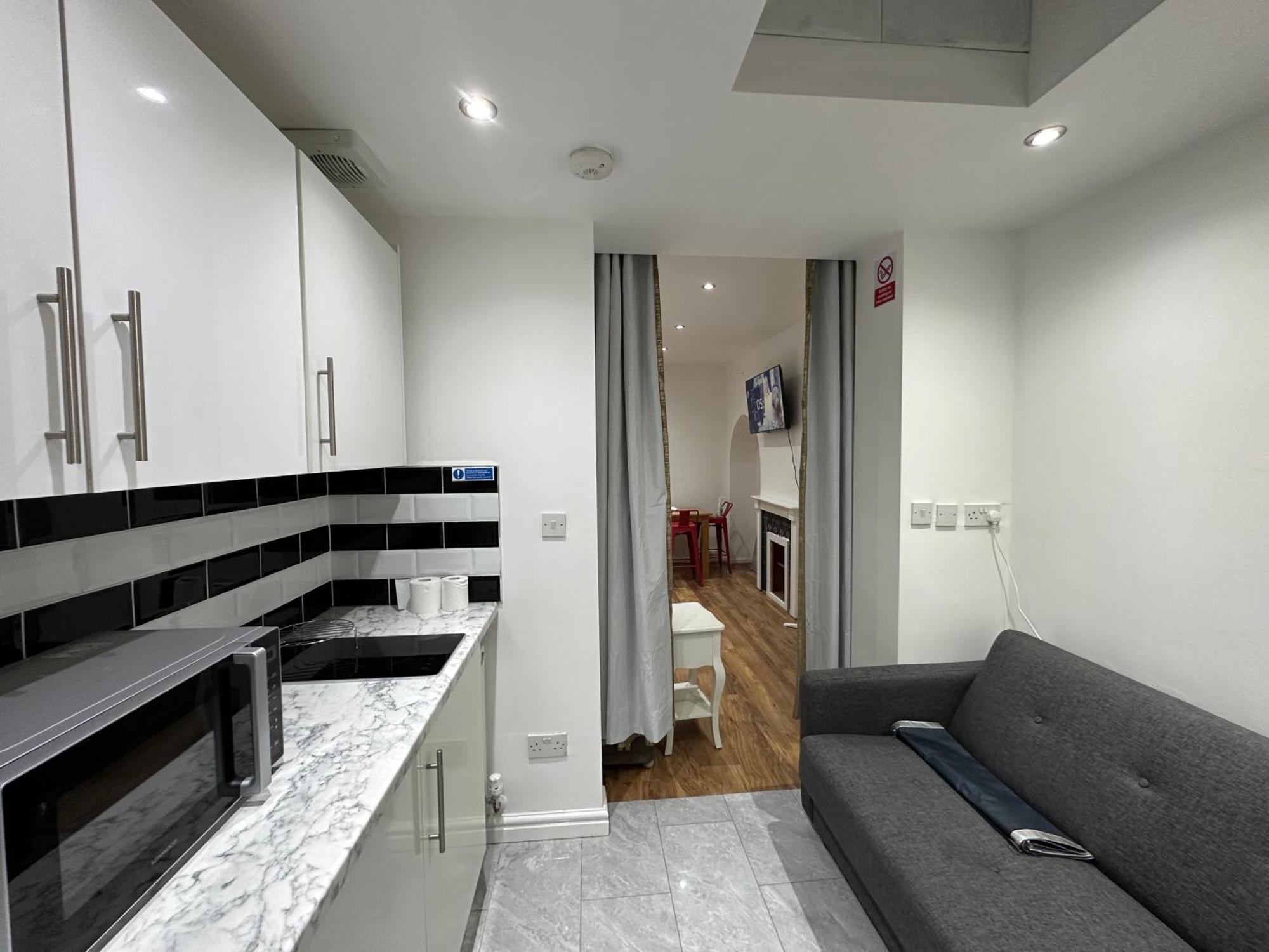 4Th Studio Flat With Private Own Bathroom A London Luxury Family Home Setup And Furnished With Double Bed Plus A Double Futon-Sofa Bed A Single Futon Bed A Baby Cot And Garden And Free Parking Ngoại thất bức ảnh