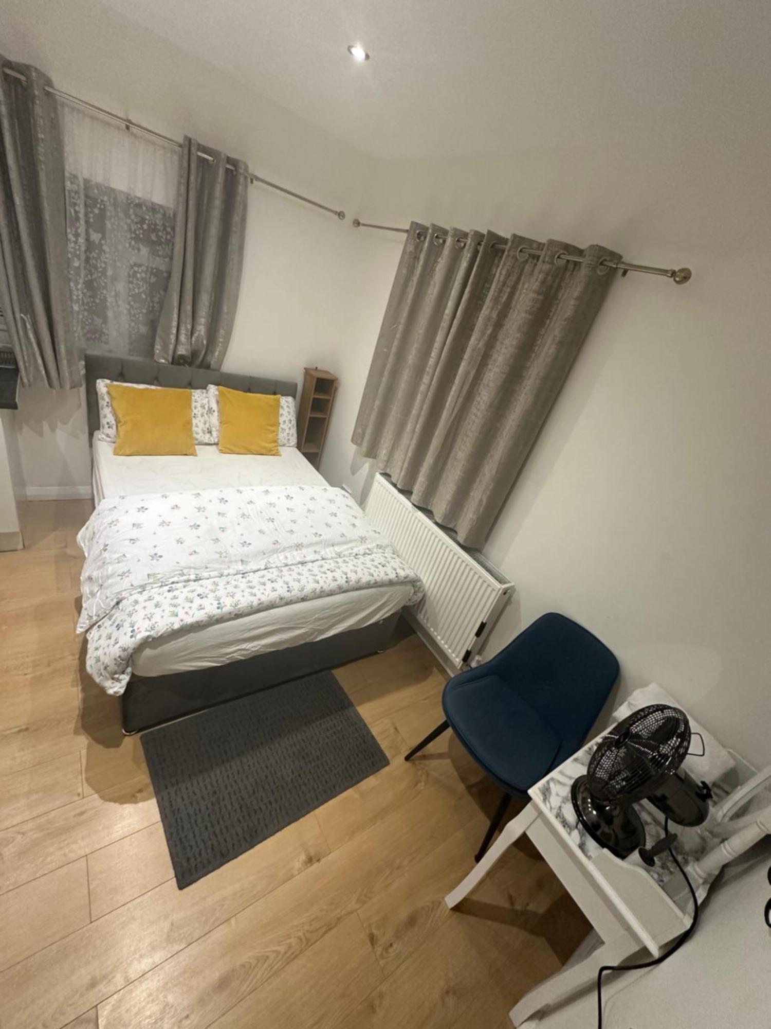 4Th Studio Flat With Private Own Bathroom A London Luxury Family Home Setup And Furnished With Double Bed Plus A Double Futon-Sofa Bed A Single Futon Bed A Baby Cot And Garden And Free Parking Ngoại thất bức ảnh
